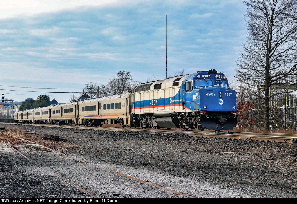 MNCR 4907 on train 1706